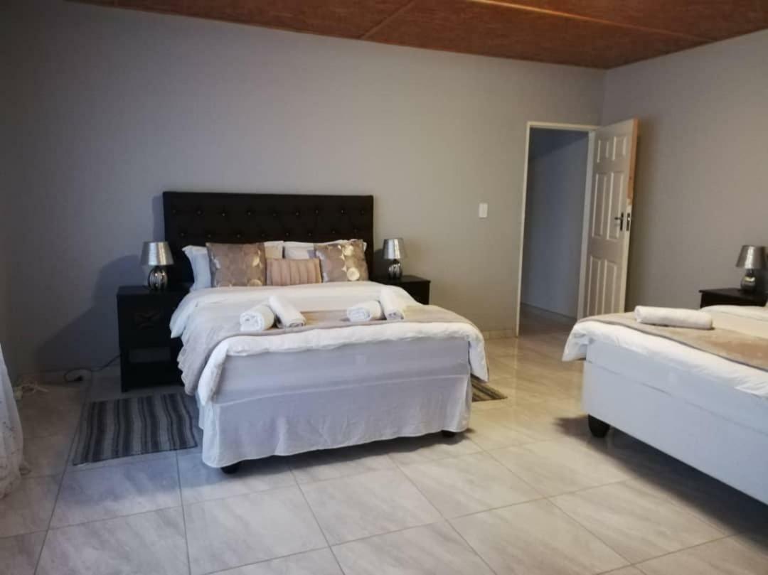Tuvawa Luxury Suites Walvis Bay Exterior photo
